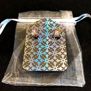 Solitaire earrings in rose gold